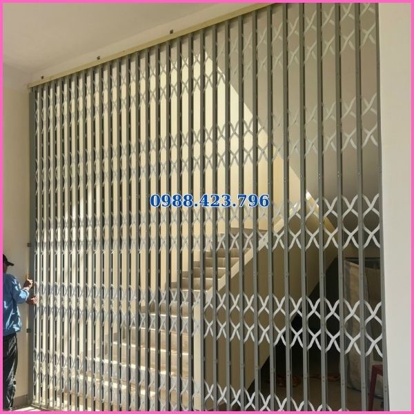 Cửa xếp chung cư