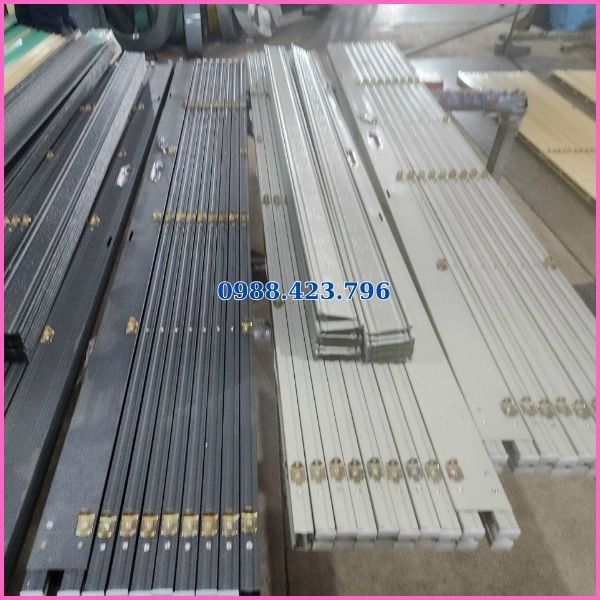 Lắp cửa kéo ban công