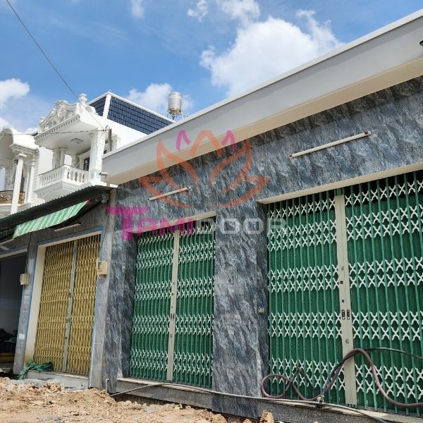 Cửa kéo bằng sắt sơn tĩnh điện